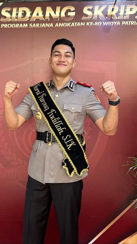 Perwira Polisi Menantu Ketua MPR Foto Bareng Jenderal Lulusan Terbaik, Putra Eks Kapolri Langsung Bereaksi
