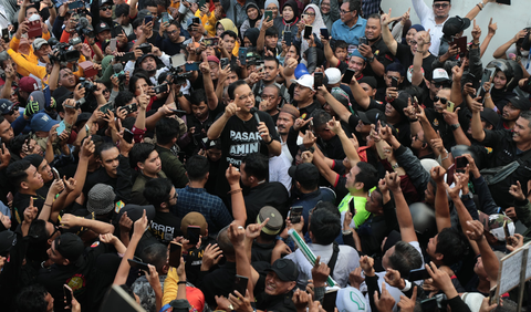 Anies tak berkomentar banyak di singgung kedatangannya untuk mengecek tanah Prabowo di Kaltim. Mantan gubernur DKI Jakarta itu malah menyinggung balik apakah tanah dimaksud ada di Kaltim<br>