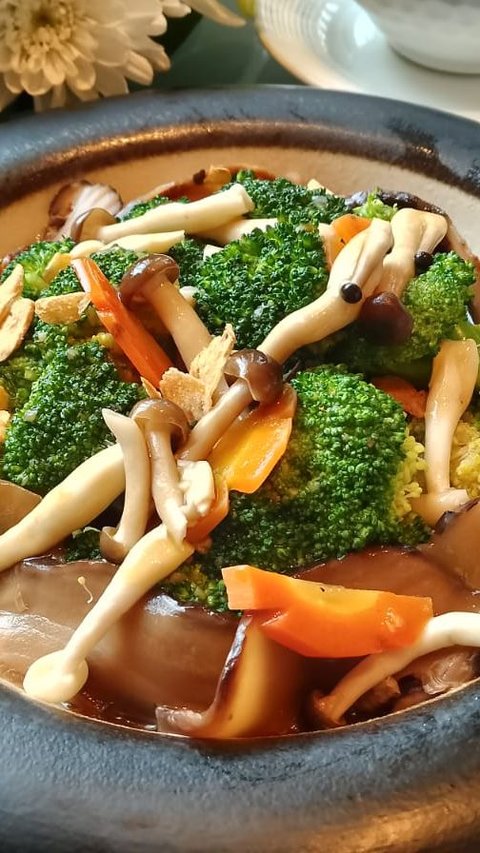 Tumis Brokoli Jamur<br>Shitake dengan Saus Premium<br>