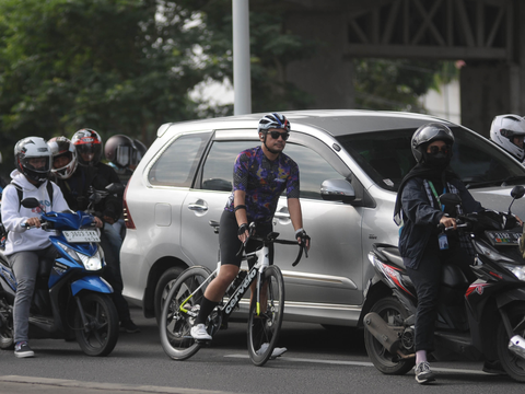 FOTO: Jalur Kalimalang Kian Macet Parah, Beginilah Kepadatannya Bisa Bikin Pemotor Stres dan Tak Mau Mengalah Terobos Bahu Jalan