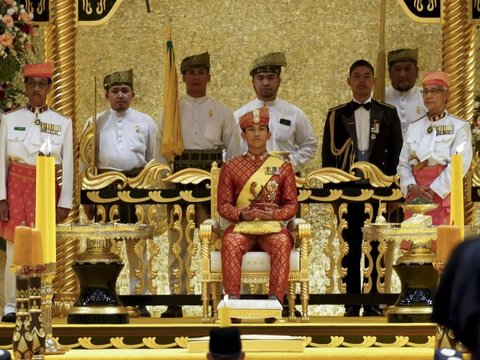 Portrait of the Royal Powdering Ceremony Ahead of Prince Abdul Mateen's Wedding, Anisha Rosnah's Face Was Temporarily Covered with Cloth