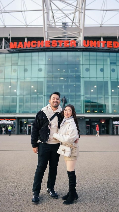 Kiky Saputri's Portrait Announces First Pregnancy in London