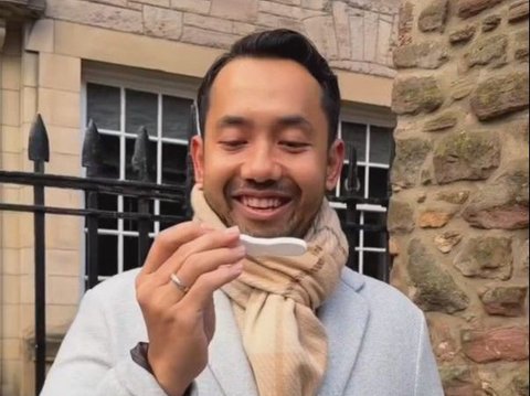 Portrait of Kiky Saputri Announcing First Pregnancy in London