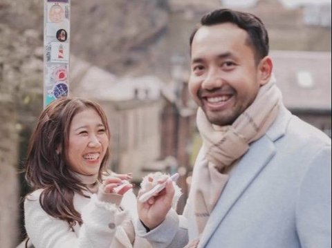 Portrait of Kiky Saputri Announcing First Pregnancy in London