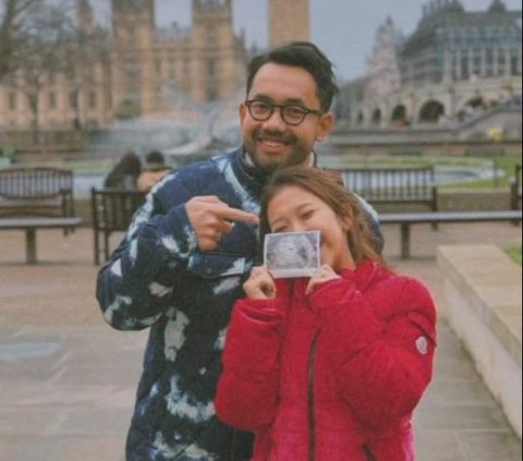 Portrait of Kiky Saputri Announcing First Pregnancy in London