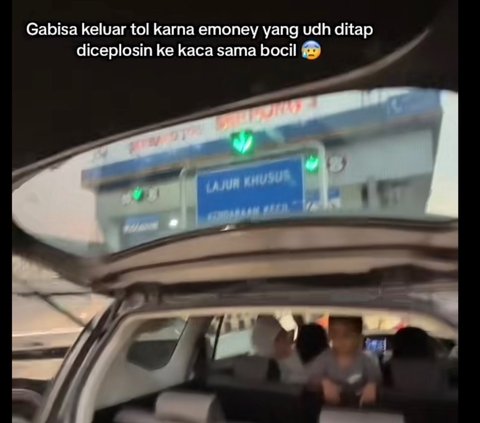 Viral Pengendara Mobil Tak Bisa Keluar Jalan Tol, Gegara Kartu Tol Buat Mainan Anak hingga Masuk ke Sela Kaca