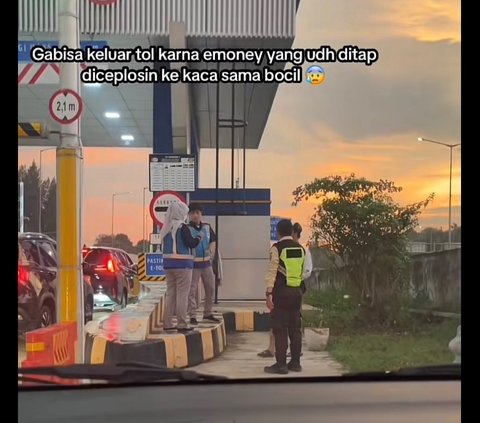 Viral Pengendara Mobil Tak Bisa Keluar Jalan Tol, Gegara Kartu Tol Buat Mainan Anak hingga Masuk ke Sela Kaca