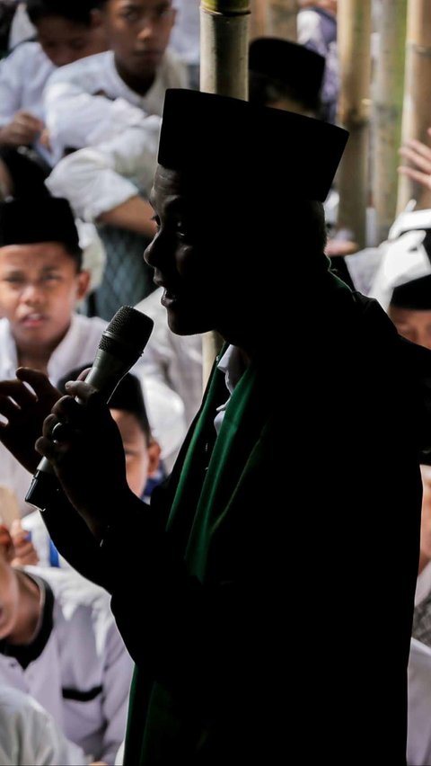 Setibanya di lokasi, Ganjar langsung melakukan pertemuan secara tertutup dengan pengurus Pondok Pesantren Ma'Hadut Tholabah.