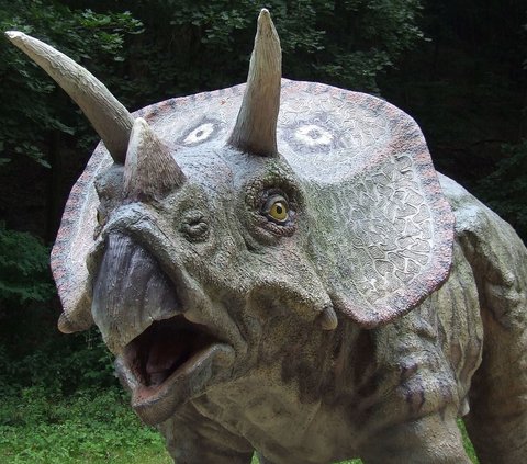 Tulang Dinosaurus Pertama Mungkin Telah Ditemukan Hampir 1.000 Tahun Lalu di Afrika