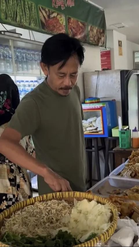 Aktor ini menegaskan bahwa harga menu di Warung Sambal Dadak sangat terjangkau, menjadikannya pilihan menarik bagi semua kalangan.