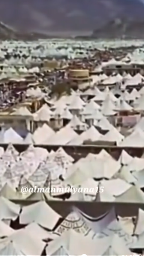 Potret Suasana Mekah Tahun 1956, Kendaraan Bisa Parkir di Depan Masjidil Haram
