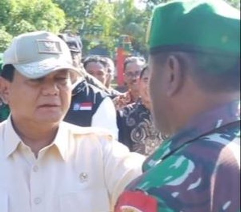 Bukan hanya istri, Prabowo Subianto juga menanyakan perihal orang tua Babinsa tersebut. Dengan nada halus dan lembut, Ia menanyakannya.<br>