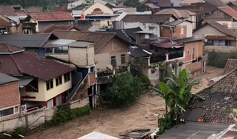 Debit Air Meninggi di Sungai Cikapundung