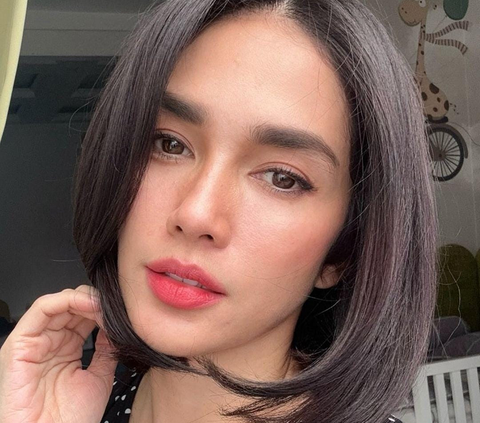 Potret Terbaru Ussy Sulistiawaty Potong Rambut Pendek, Makin Cantik dan Fresh Banget