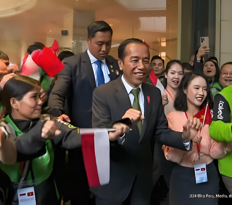 Jokowi's Style of Dancing Gacor with WNI Online Ojek Partners in Vietnam