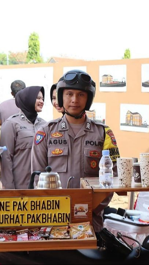 Ngopi Gratis sambil Kongkow di Motor Dinas, Aksi Pak Bhabin Tampung Curhatan Warganya Ini Banjir Pujian