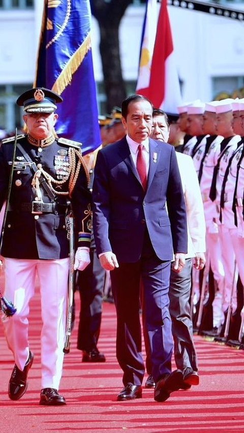 Jokowi Pamer Rasa Puas Menhan Filipina Pakai Kapal Perang Buatan Indonesia