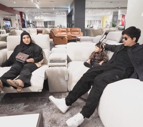 Portrait of Atta Halilintar and Aurel Shopping for Furniture for Their New Home, Everything is Expensive!