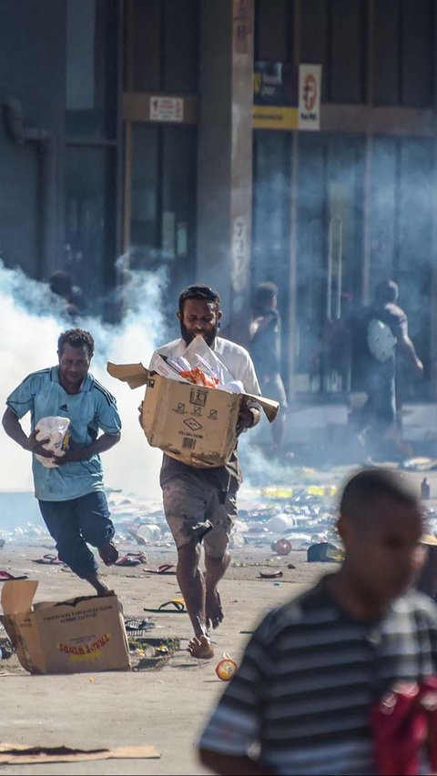FOTO: Momen Kerusuhan Pecah di Papua Nugini, Massa Ngamuk Jarah Toko-Toko dan Bakar Mobil