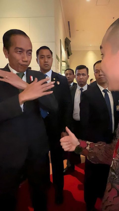 Saat Cellos Ajak Jokowi Selebrasi 'Siuu' ala Ronaldo, Langsung Ciut Ditatap Tajam Paspampres