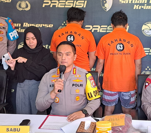 Warga berinisial RP (26) dan I (32) ditetapkan sebagai tersangka penganiayaan dalam penangkapan asisten Saipul Jamil pada Jumat (5/1) lalu.