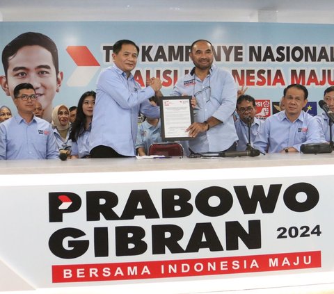 Relawan yang menamakan diri Pragib 2024 mendeklarasikan dukungan untuk pasangan calon presiden dan wakil presiden nomor urut 2, Prabowo Subianto-Gibran Rakabuming Raka. Deklarasi dukungan itu dilakukan pada Jumat (12/1/2024).