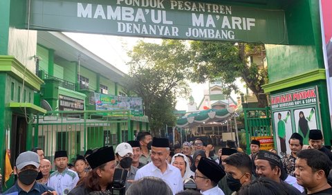 Namun Ganjar dan AMIN tidak sempat bertemu, lantaran Ganjar hadir bukan untuk di acara Haul. <br>