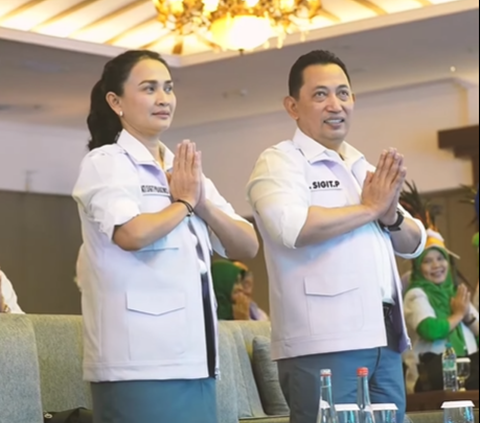 Beautiful Portrait of the Police Chief's Wife in High School Uniform with Her Husband, Praised for Looking Young and Classy