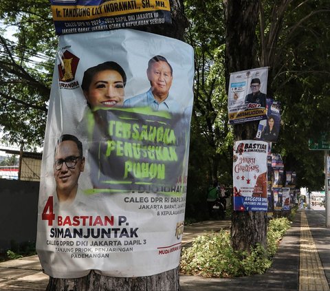 Di tengah musim Pemilu 2024, berbagai alat peraga kampanye mulai dari poster hingga baliho tersebar di berbagai sudut kota. Namun, tak sedikit poster-poster calon legislatif hingga calon presiden dan calon wakil presiden yang dipasang pada pohon.