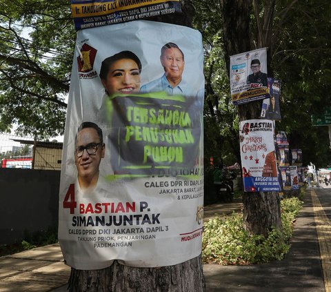 FOTO: Viral Poster-Poster Caleg Dilabeli 'Tersangka Penusukan Pohon', Ini Penampakannya