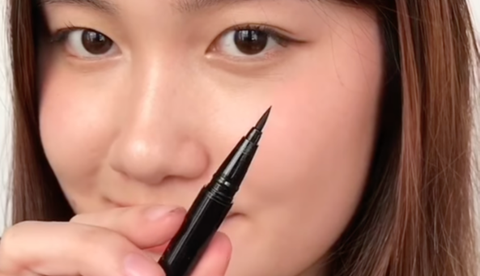 2. Thick-ended Liquid Eyeliner