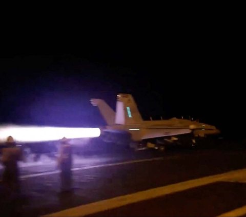 FOTO: Melihat Jet Tempur Inggris Gabung Operasi AS untuk Serang Houthi di Yaman