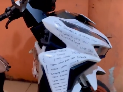 Already a Bucin, this man can only surrender when his entire motorcycle body is scribbled by his lover, seeing it makes the heart touched