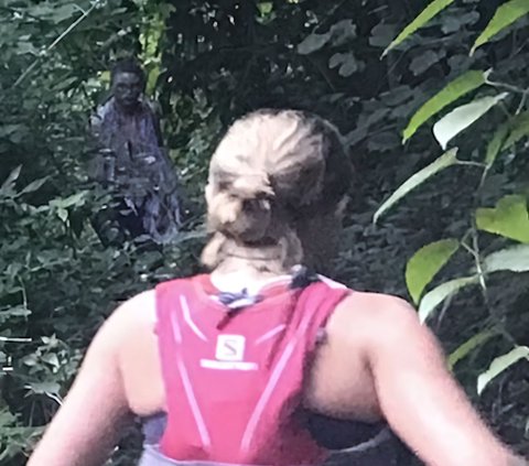 Atlet Wanita Ikut Lomba Lari Lintas Alam, Pas Lewat Jalur Hutan Tak Sadar Papasan dengan Hantu Kuno yang Menyeramkan