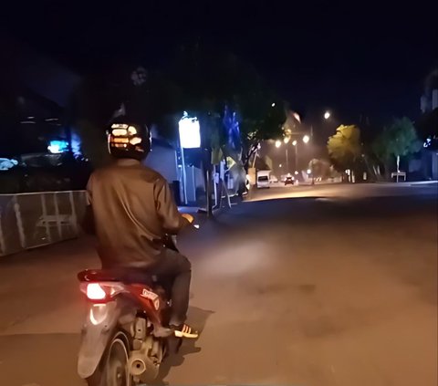 Couple Forced to Ride Motorcycle in the Middle of the Night with a Flat Tire, Even Though Jogja-Magelang is Still Far Away, the Ending is Touching