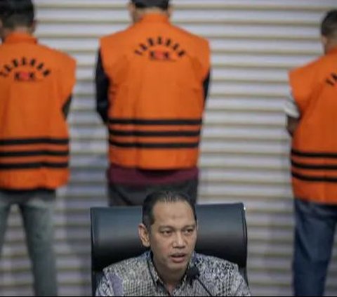 FOTO: Raut Bupati Labuhanbatu Erik Adtrada Ritonga Ditahan KPK Usai Terjaring OTT