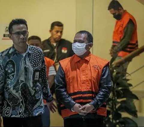 FOTO: Raut Bupati Labuhanbatu Erik Adtrada Ritonga Ditahan KPK Usai Terjaring OTT