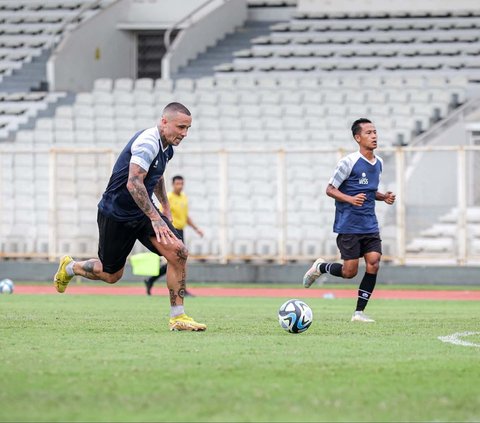 FOTO: Aksi Radja Nainggolan Bawa Bhayangkara FC Bungkam Timnas Indonesia U-20