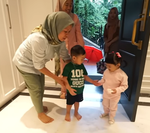 So Cute! Rayyanza Gets Jealous Seeing Ameena Come to His House