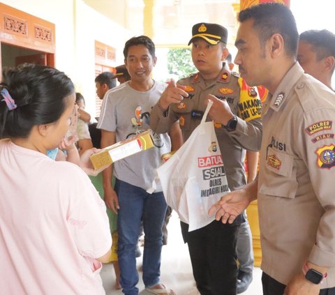 Banjir Parah Rendam Sejumlah Desa di Indragiri Hulu, Wakapolres Datangi Ratusan Pengungsi