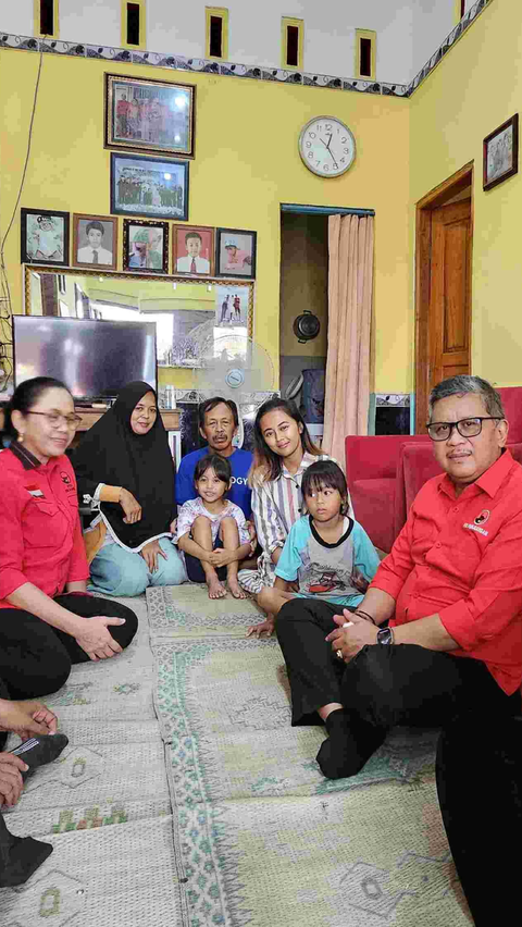 Hasto Sambangi Keluarga Kader PDIP yang Tewas Dianiaya di Sleman, Sampaikan Salam dari Megawati