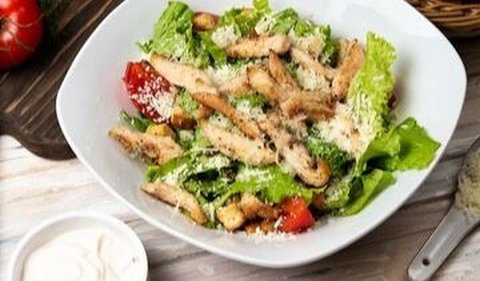 3. Caesar Salad Dressing: Apakah Pilihan yang Lebih Sehat?