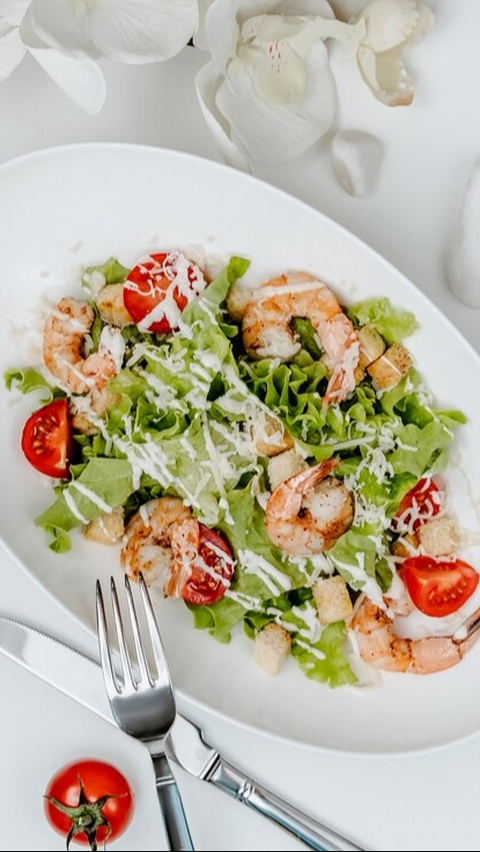 Salad yang sehat dimulai dari pemilihan dressing yang tepat – memastikan kombinasi nutrisi yang baik dan kenikmatan dalam setiap suapan.