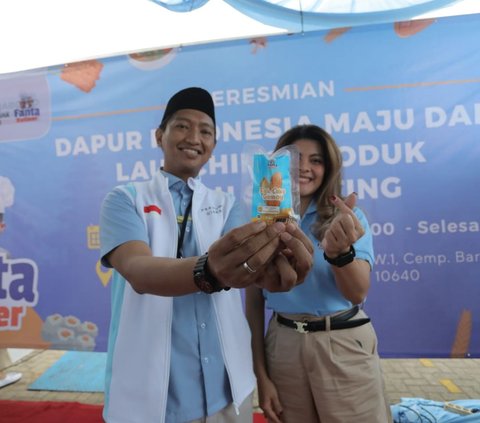 Komandan TKN Fanta M Arief Rosyid Hasan borsama relawan meresmikan Dapur Indonesia Maju dan meluncurkan produk makanan untuk mencegah stunting di Kemayoran, Jakarta Pusat, Sabtu (13/1/2024). 