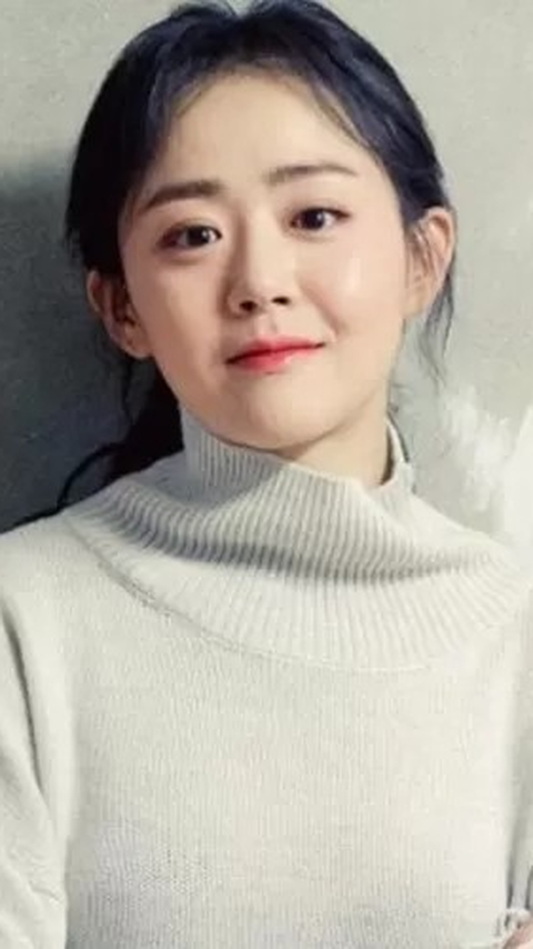 Penerima Grand Prize di SBS Drama Awards, Moon Geun-young terus menunjukkan bakatnya yang luar biasa dalam menyampaikan karakter-karakter yang mendalam dan bermakna.