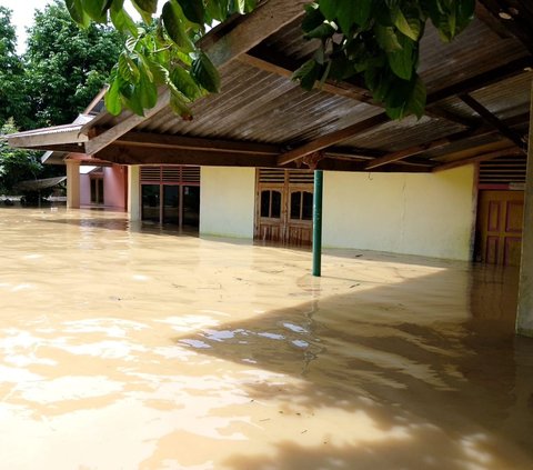 Banjir Rob Terjang 10 Kecamatan dan 25 Desa di Merangin, 1.094 Warga Mengungsi