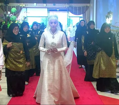 Portrait of the Grand Wedding Reception of Prince Abdul Mateen and Anisha Rosnah