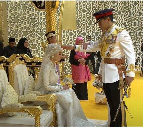 Portrait of the Grand Wedding Reception of Prince Abdul Mateen and Anisha Rosnah