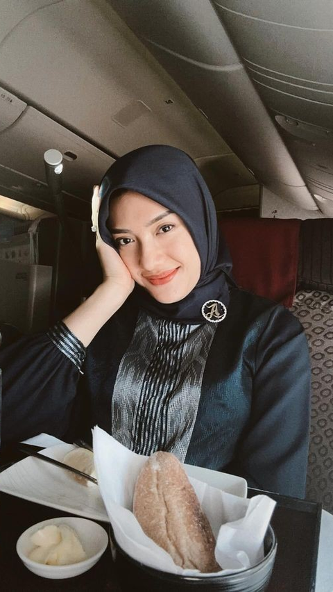 9 Potret Terbaru Anissa Aziza Istri Raditya Dika Kenakan Hijab, Bikin Pangling