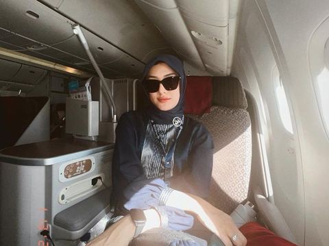 9 Potret Terbaru Anissa Aziza Istri Raditya Dika Kenakan Hijab, Bikin Pangling